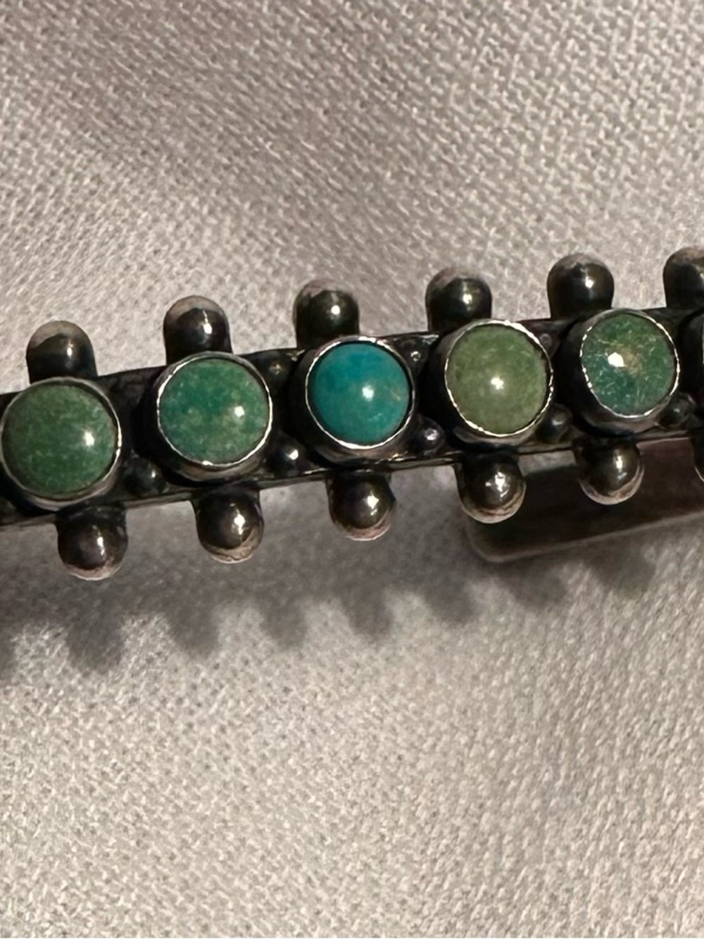 Vintage Zuni Sterling Silver Snake Eye turquoise cuff bracelet - 5 7/8” long